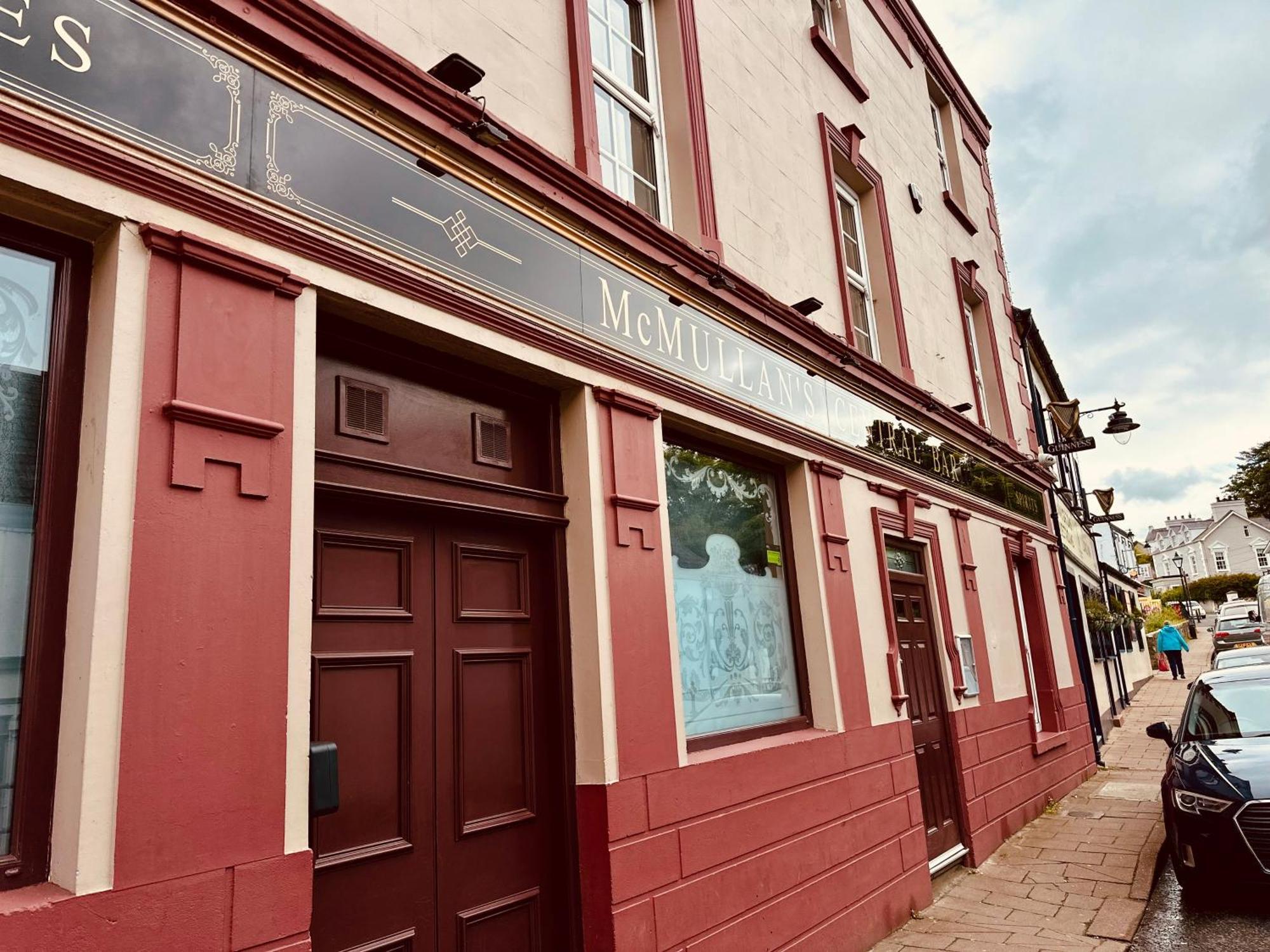 Central Bar Guesthouse คูเชนดอล ภายนอก รูปภาพ
